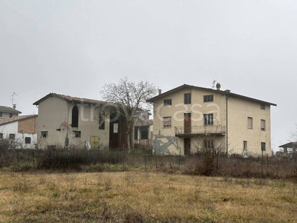 casa indipendente in vendita a Lugagnano Val d'Arda in zona Rustigazzo