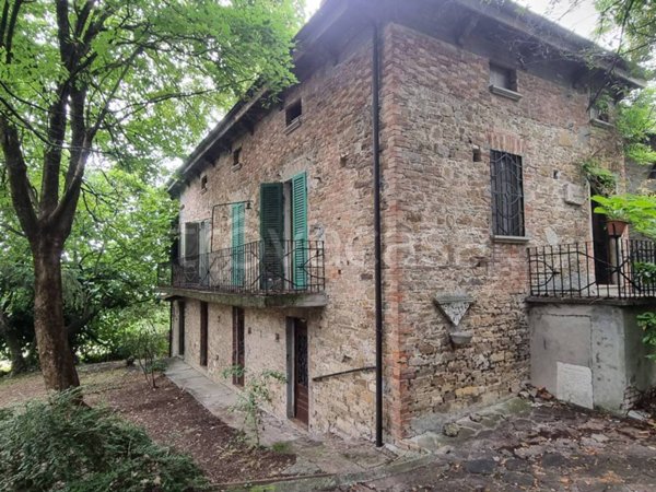casa indipendente in vendita a Lugagnano Val d'Arda in zona Rustigazzo