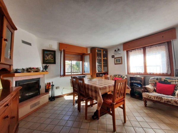 casa indipendente in vendita a Lugagnano Val d'Arda in zona Vicanino