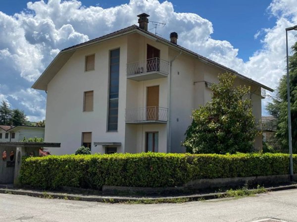 intera palazzina in vendita a Lugagnano Val d'Arda