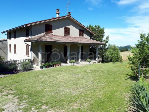 casa indipendente in vendita a Lugagnano Val d'Arda