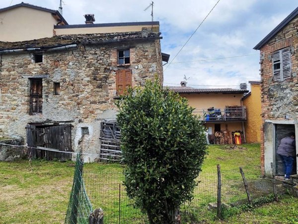 casa indipendente in vendita a Lugagnano Val d'Arda in zona Vicanino