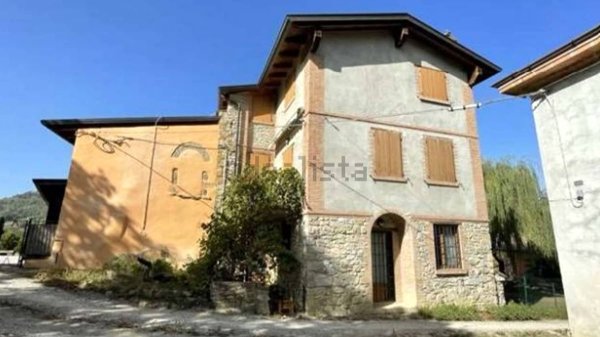 casa indipendente in vendita a Lugagnano Val d'Arda