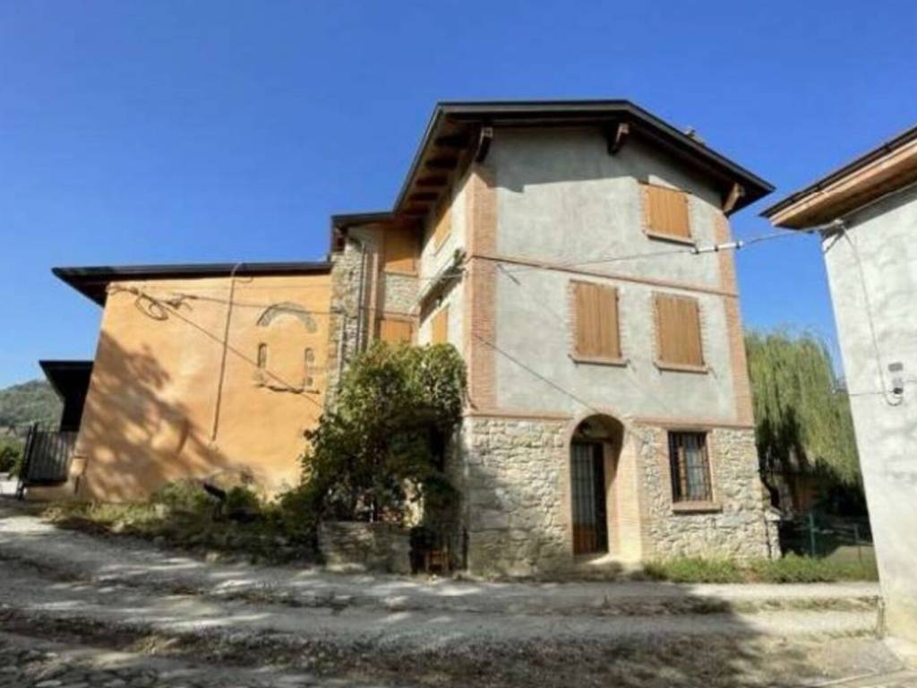 casa indipendente in vendita a Lugagnano Val d'Arda
