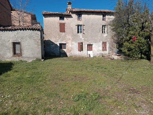 casa indipendente in vendita a Lugagnano Val d'Arda