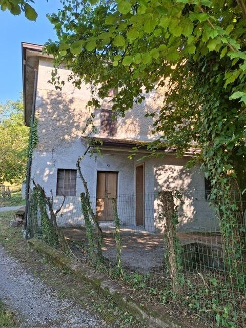 casa indipendente in vendita a Lugagnano Val d'Arda