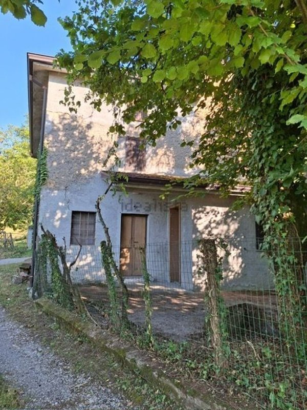 casa indipendente in vendita a Lugagnano Val d'Arda