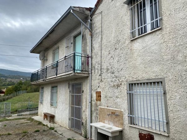 casa indipendente in vendita a Lugagnano Val d'Arda