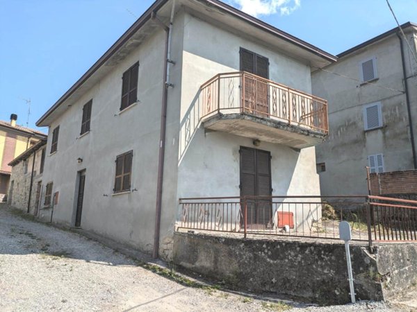 casa indipendente in vendita a Lugagnano Val d'Arda