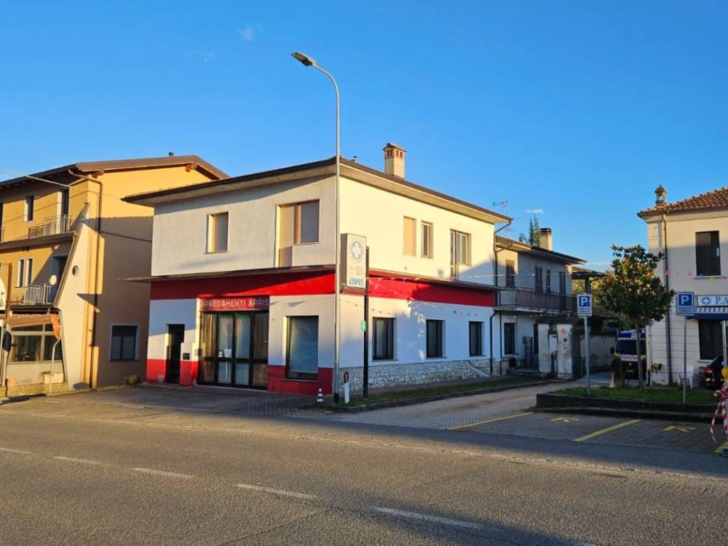 intera palazzina in vendita a Lugagnano Val d'Arda
