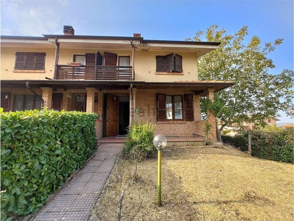 casa indipendente in vendita a Lugagnano Val d'Arda in zona Rustigazzo