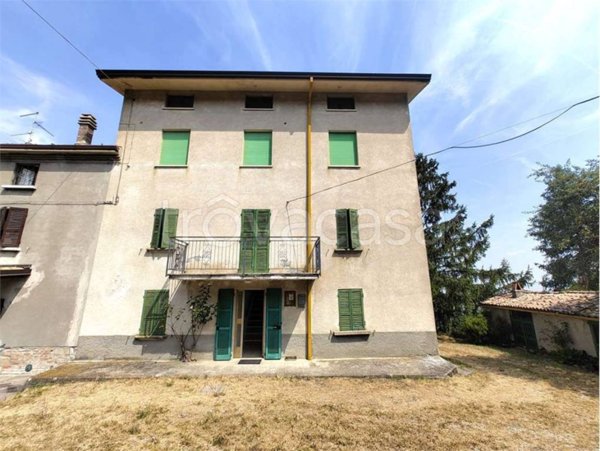casa semindipendente in vendita a Lugagnano Val d'Arda