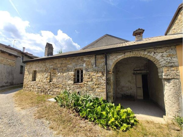 casa indipendente in vendita a Lugagnano Val d'Arda
