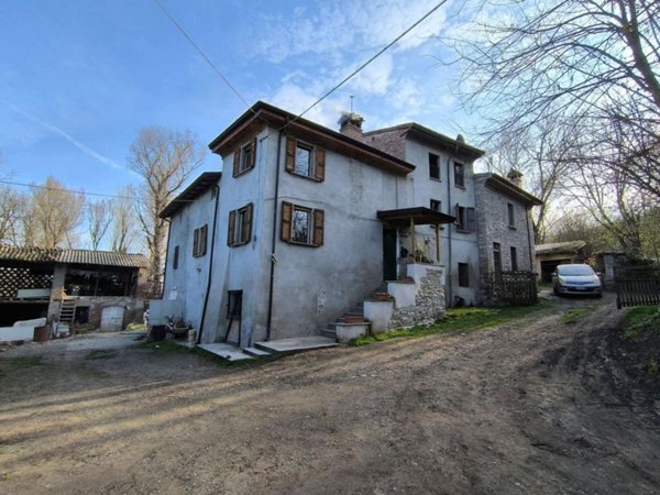 casa indipendente in vendita a Lugagnano Val d'Arda