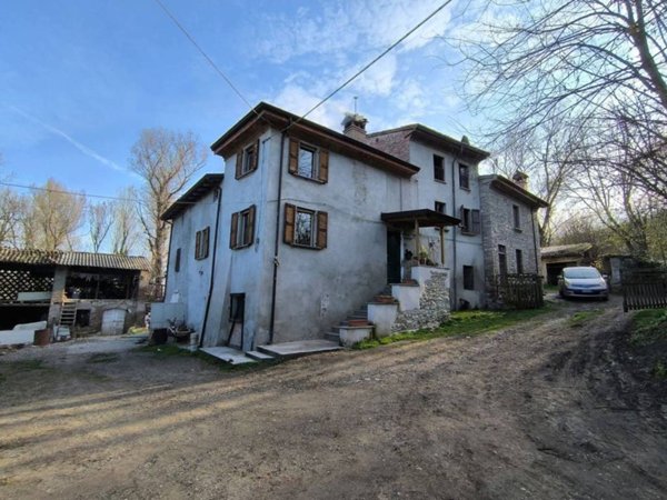 casa indipendente in vendita a Lugagnano Val d'Arda