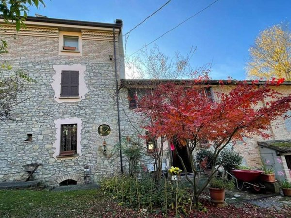 casa indipendente in vendita a Lugagnano Val d'Arda