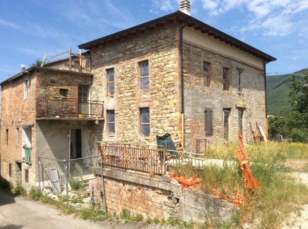 casa indipendente in vendita a Lugagnano Val d'Arda