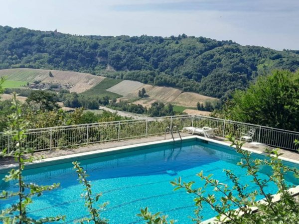 casa indipendente in vendita a Lugagnano Val d'Arda in zona Chiavenna Rocchetta