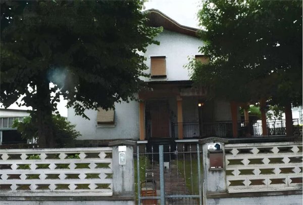 casa indipendente in vendita a Lugagnano Val d'Arda