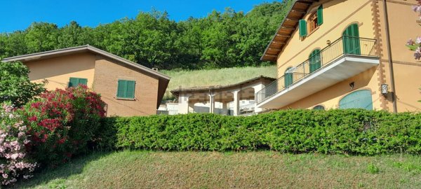 casa indipendente in vendita a Lugagnano Val d'Arda in zona Chiavenna Rocchetta
