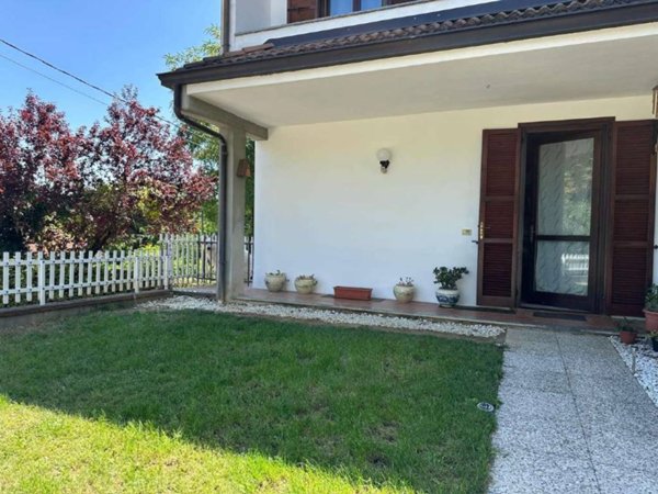 casa indipendente in vendita a Lugagnano Val d'Arda