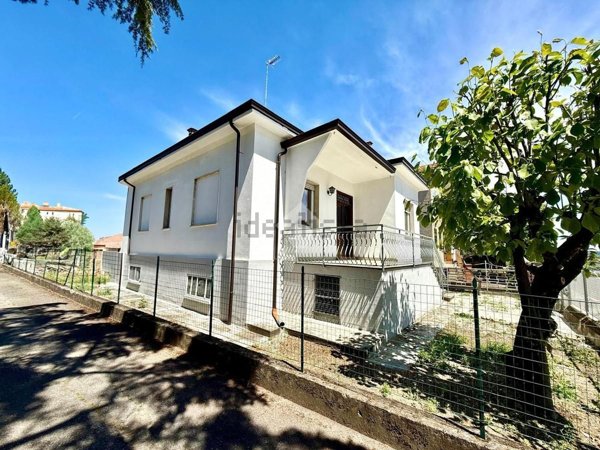 casa indipendente in vendita a Lugagnano Val d'Arda