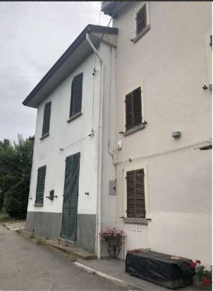 casa indipendente in vendita a Lugagnano Val d'Arda in zona Chiavenna Rocchetta
