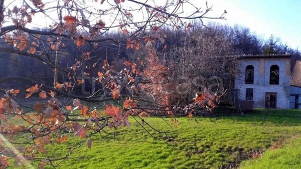 casa indipendente in vendita a Lugagnano Val d'Arda