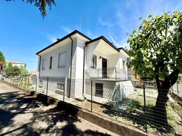 casa indipendente in vendita a Lugagnano Val d'Arda