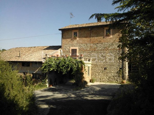 casa indipendente in vendita a Lugagnano Val d'Arda