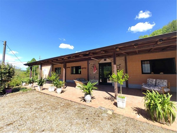 casa indipendente in vendita a Lugagnano Val d'Arda