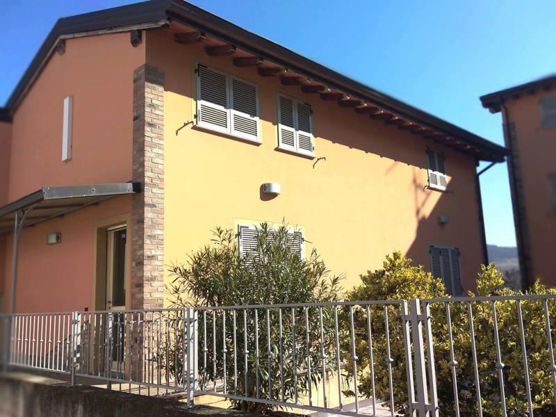 casa indipendente in vendita a Lugagnano Val d'Arda