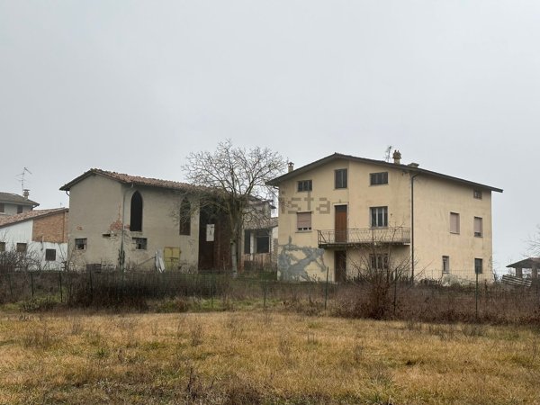 casa indipendente in vendita a Lugagnano Val d'Arda in zona Rustigazzo