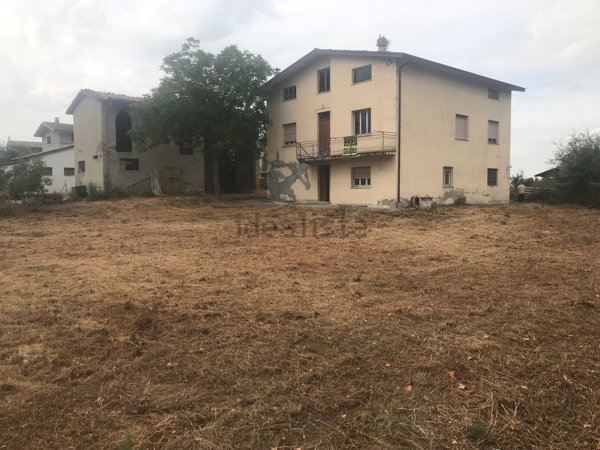 casa indipendente in vendita a Lugagnano Val d'Arda