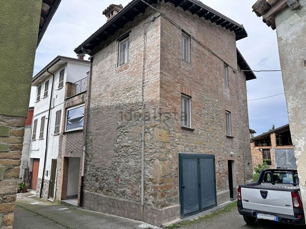 casa indipendente in vendita a Lugagnano Val d'Arda