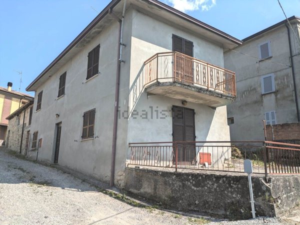 casa indipendente in vendita a Lugagnano Val d'Arda