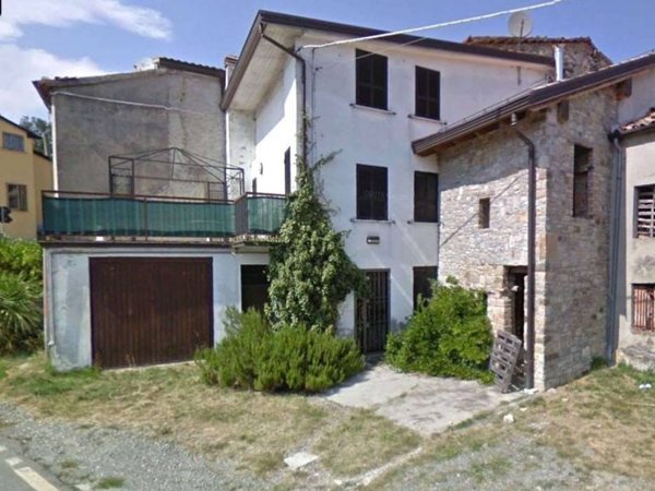 casa indipendente in vendita a Lugagnano Val d'Arda in zona Vicanino