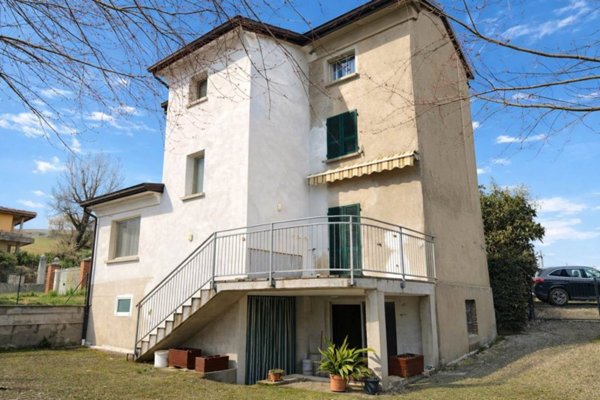 casa indipendente in vendita a Lugagnano Val d'Arda in zona Vicanino