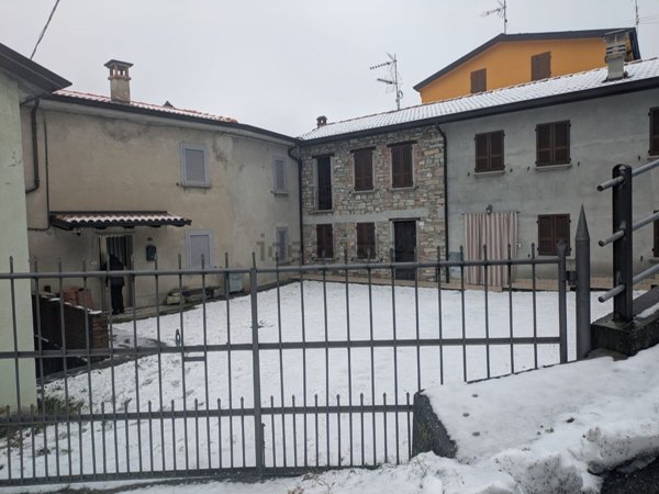 casa indipendente in vendita a Lugagnano Val d'Arda