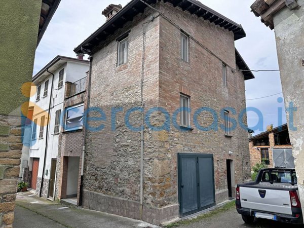 casa indipendente in vendita a Lugagnano Val d'Arda in zona Chiavenna Rocchetta