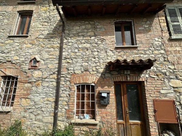 casa indipendente in vendita a Lugagnano Val d'Arda