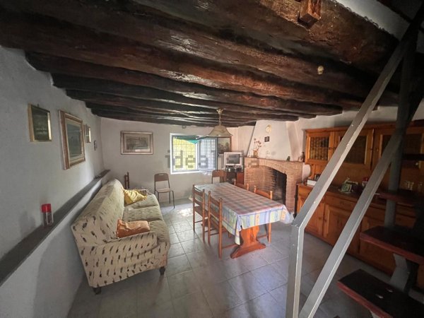 casa indipendente in vendita a Lugagnano Val d'Arda in zona Prato Ottesola