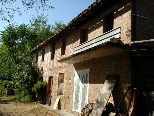 casale in vendita a Lugagnano Val d'Arda