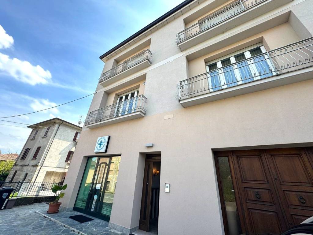 intera palazzina in vendita a Lugagnano Val d'Arda