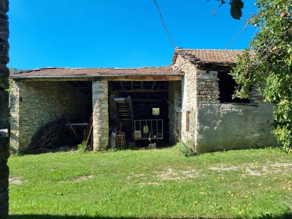 casa indipendente in vendita a Lugagnano Val d'Arda