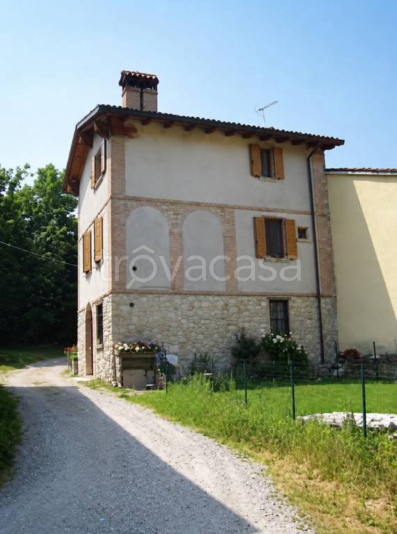 casa indipendente in vendita a Lugagnano Val d'Arda