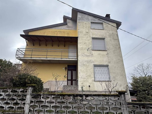 casa indipendente in vendita a Lugagnano Val d'Arda