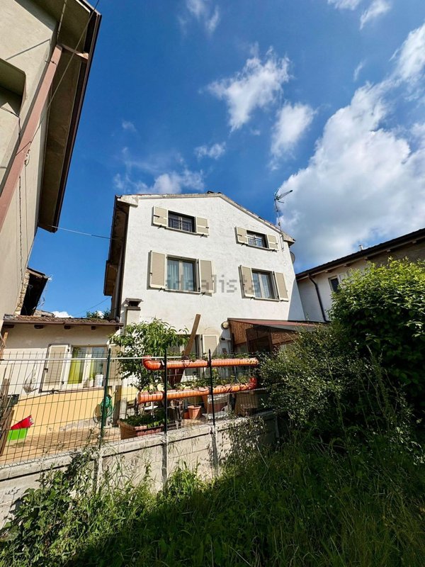 casa indipendente in vendita a Lugagnano Val d'Arda in zona Rustigazzo