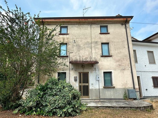 casa indipendente in vendita a Lugagnano Val d'Arda