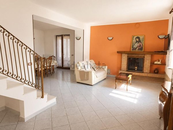 casa indipendente in vendita a Lugagnano Val d'Arda